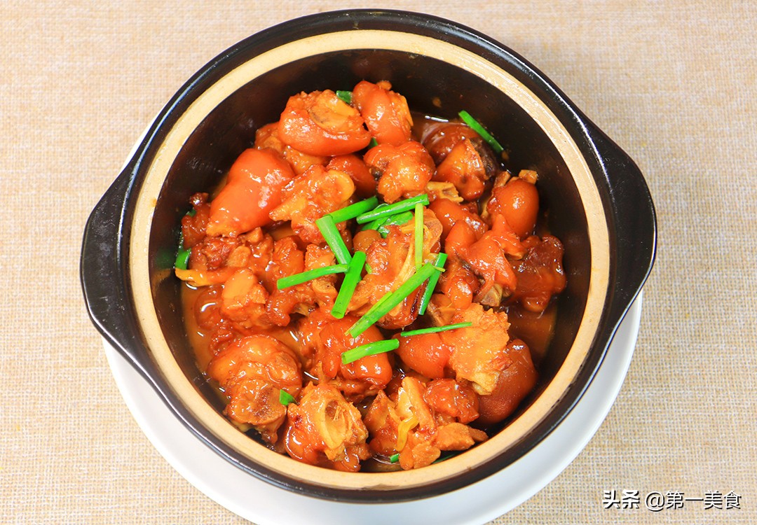 家常炖整个猪蹄最简单做法,砂锅炖猪蹄快的方法