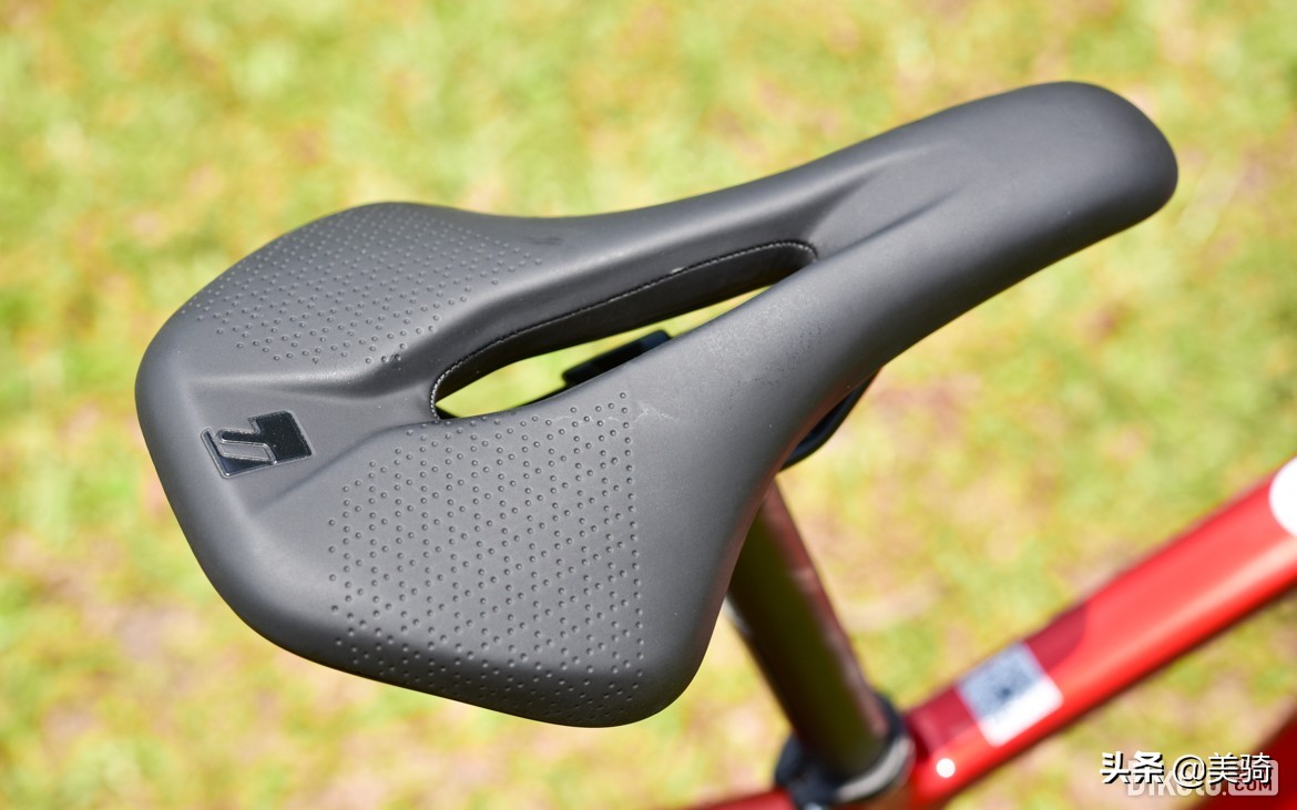 ucc竞争者race测评,万元以下碳纤维山地车