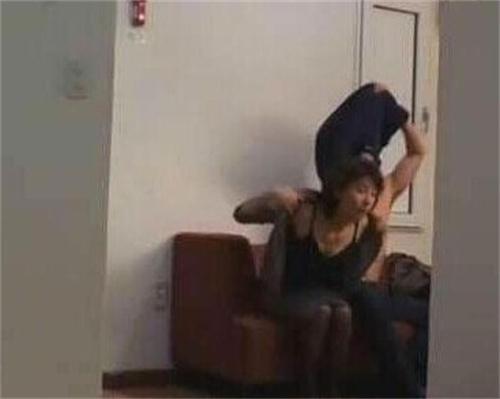 男子发现女邻居出轨结局大反转,男子深夜猥亵女子后逃离被抓获