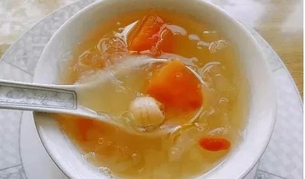 请问宝妈月子里老是出汗怎么办,新妈妈月子里为什么出汗多