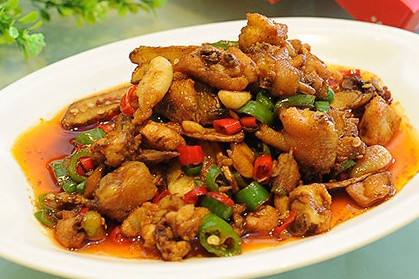 湘菜青椒炒鸡的家常做法,仔姜炒鸡块湘菜