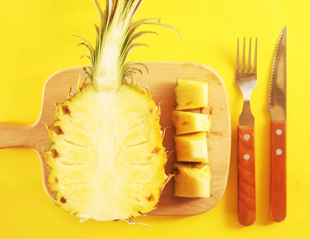菠萝和凤梨都要泡盐水吗,菠萝和凤梨都需要用盐水泡吗