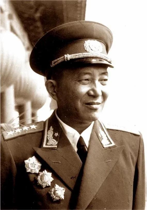 西安事变，日本刺客潜伏在周恩来门口，罗瑞卿问三个问题发现破绽