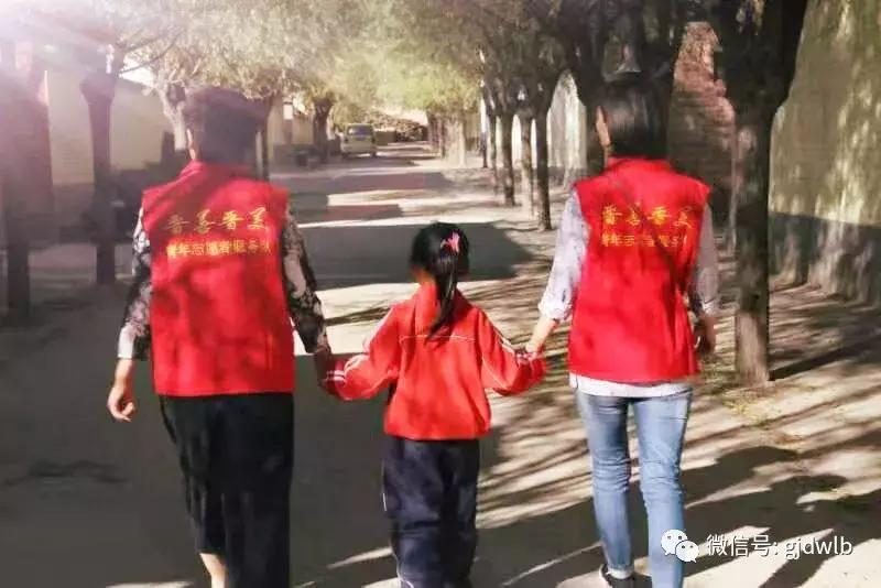 这些照片背后有什么故事,这些照片背后的心酸