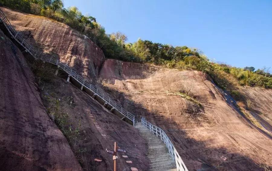 丹霞山震撼,丹霞山看着风景美如画
