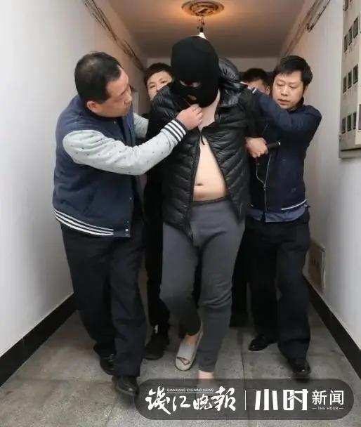 19岁女孩遇害被找到,19岁女子公厕被害