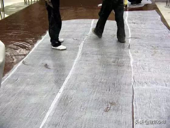 坡屋面防水卷材正确施工方法,旧屋面防水翻新施工方案范本