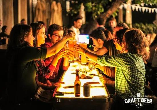 草本+她+夜+无酒精社交，竟然造出一个“养生酒局”的大商机