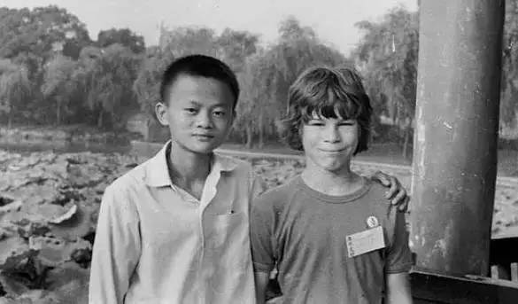 1999年阿里巴巴建成一周年的庆典,阿里巴巴1999到2023年的发展历程