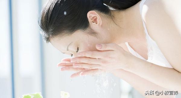 消除皱纹的10个最好最简单方法,轻松去除面部皱纹