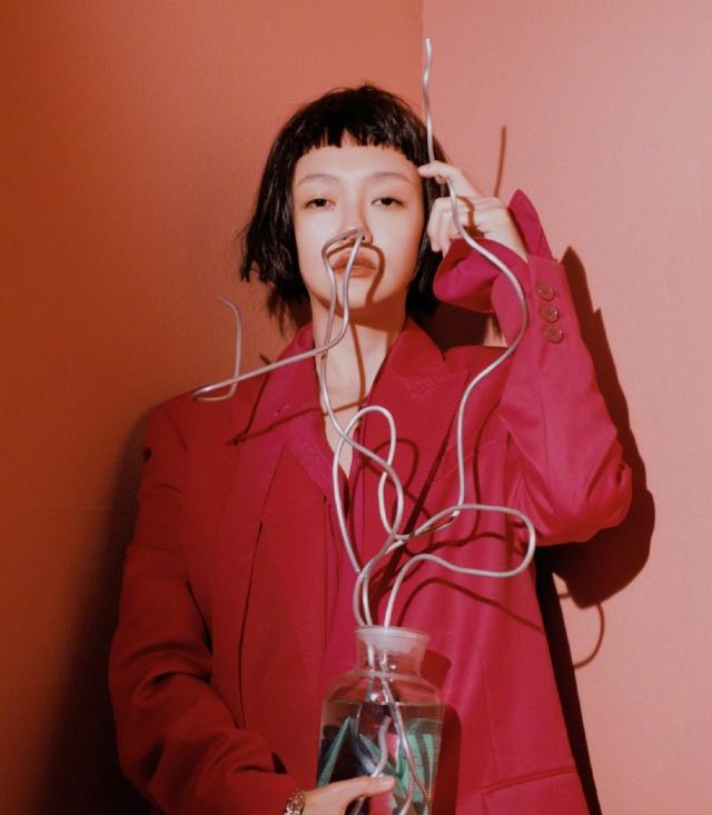 大s偏分刘海纹理烫短发,大s齐刘海卷发发型