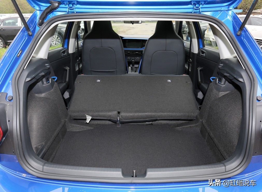 9万多的大众polo，省油耐用又保值，日常代步足够，适合年轻人