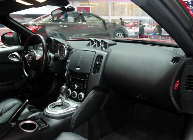 日产370z手动评测,日产新款370z跑车打造