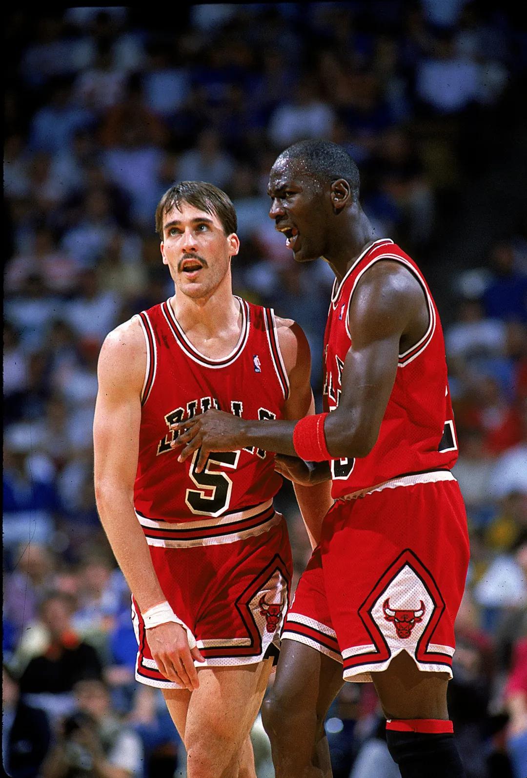 队友回忆乔丹佚事：超市为他延迟关门，警察给他鸣笛开道