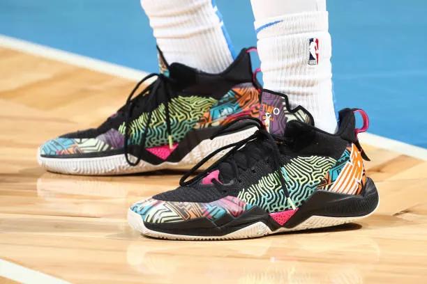 2020nba詹姆斯都上脚了哪些球鞋,詹姆斯上脚最新战靴