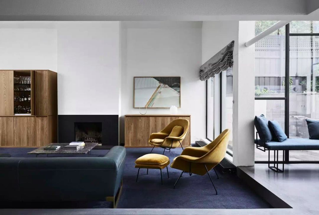 白墙有小坑怎么去除,白墙打洞上的污渍怎么去除