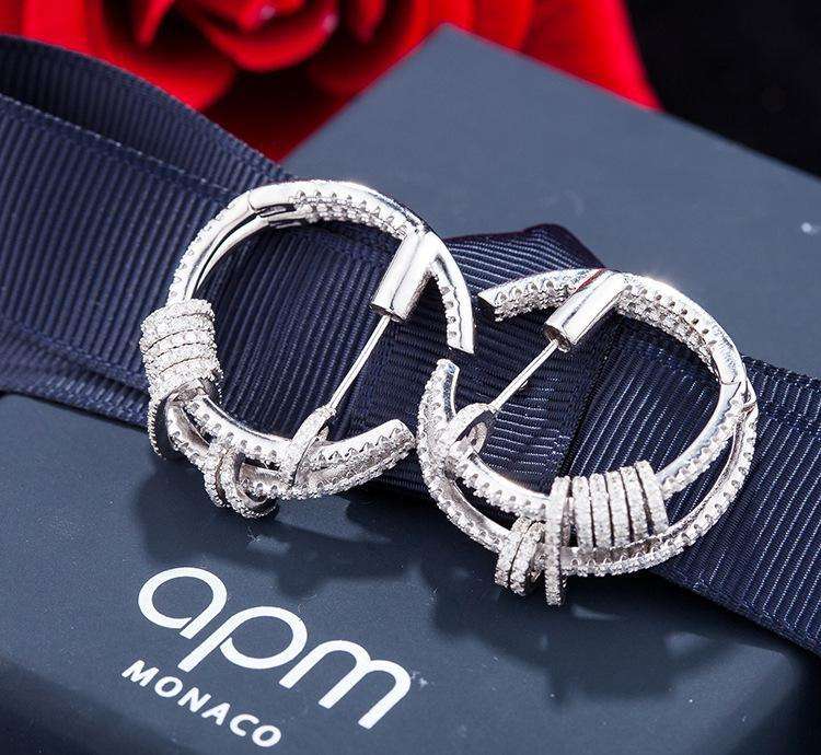 给女神送礼送什么合适 (怎样送女神礼物不尴尬)