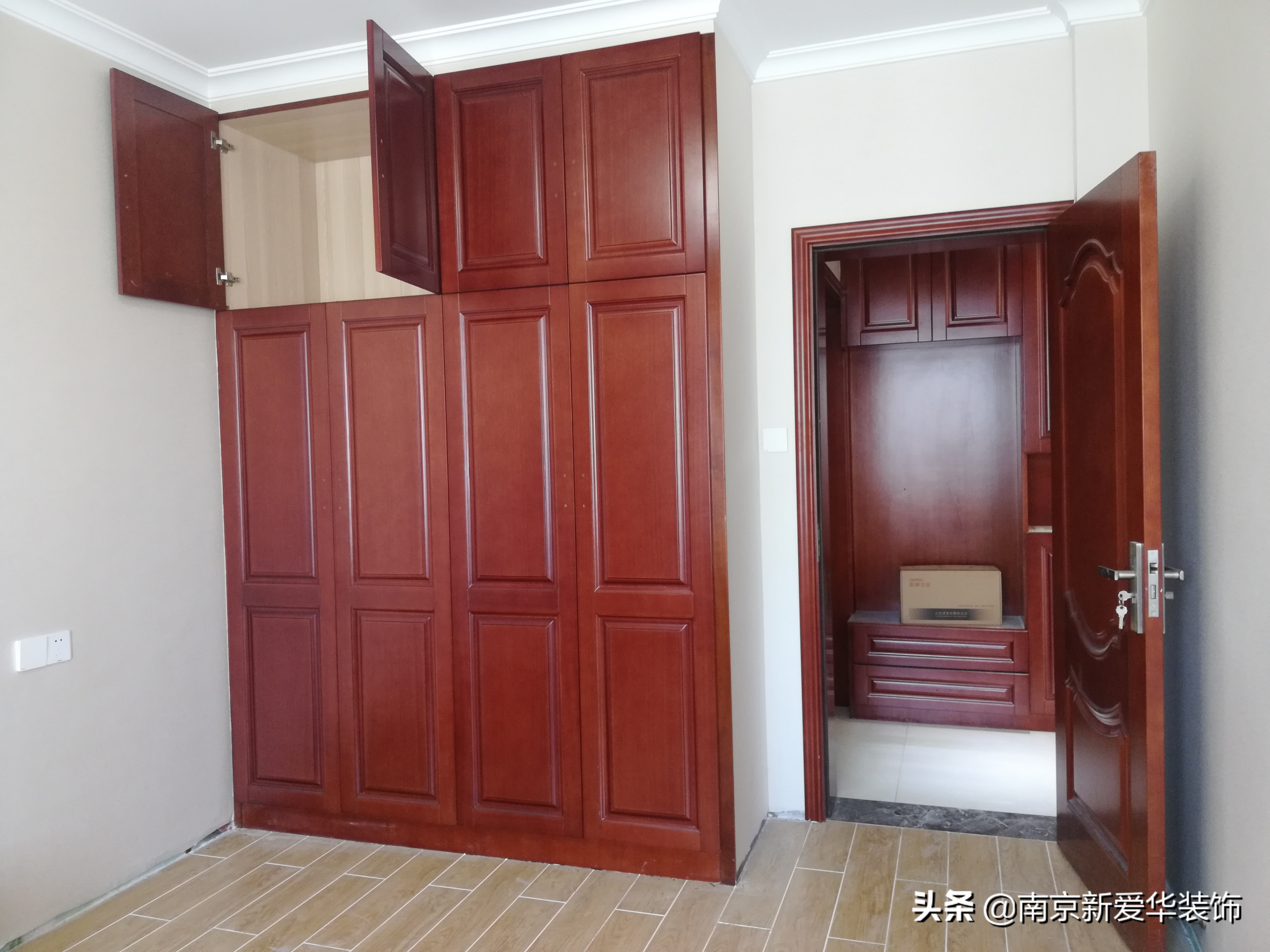 新中式装修墙壁刷什么颜色好看,白墙贴什么颜色壁布好看