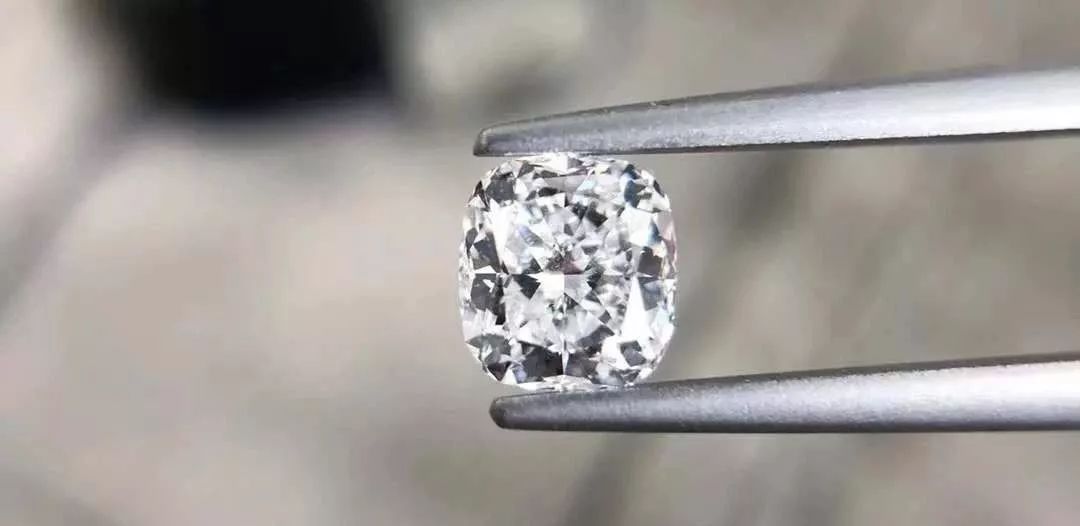 买珠宝需要去大品牌吗,去香港卖珠宝怎么样