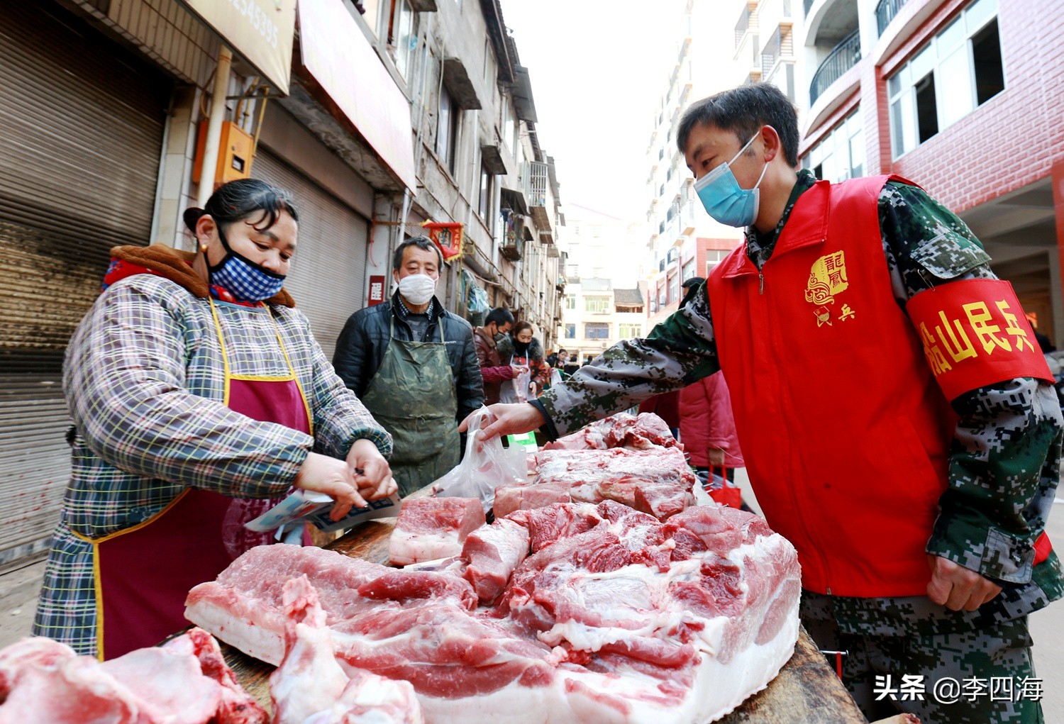 抗疫，这个乡镇140名“红马甲”服务居家隔离的3万群众