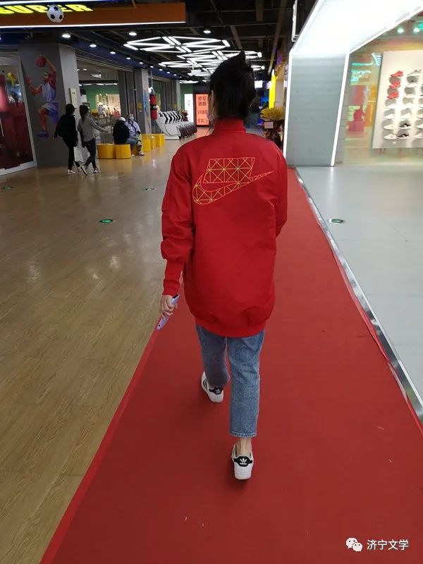 十八双鞋散文,帆布鞋英文字母