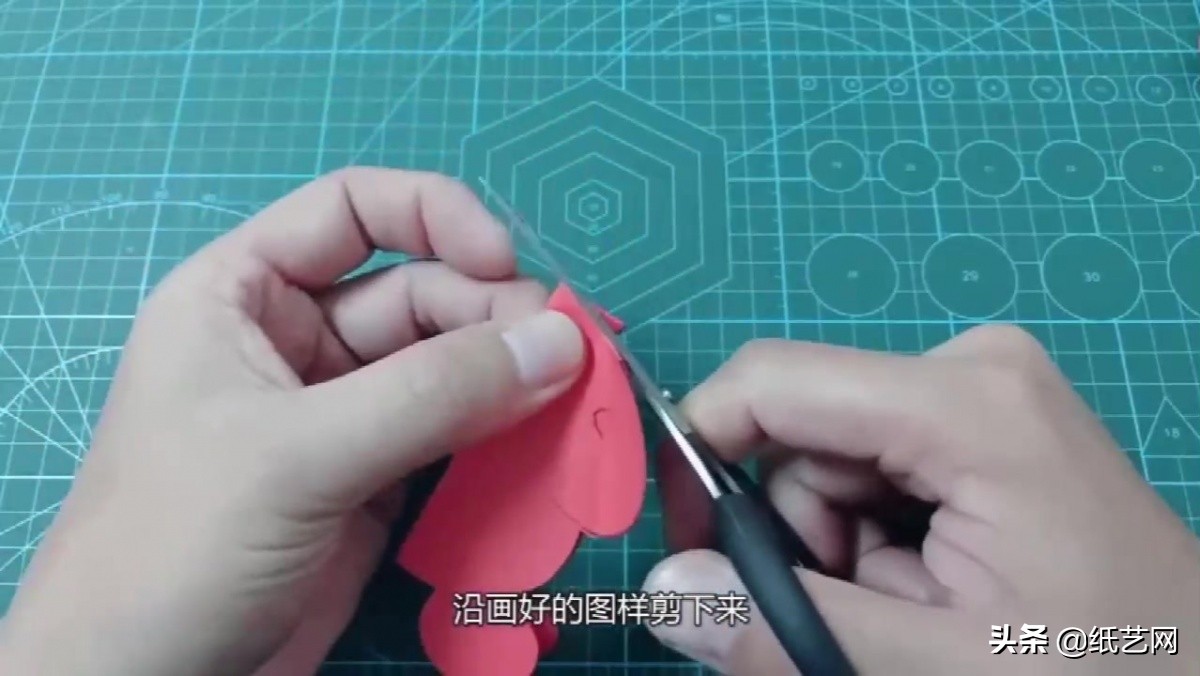 用白纸做新年创意剪纸画,用彩纸自制过年剪纸