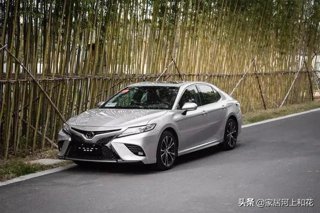 小姨子看上了第八代凯美瑞、买车那天，感觉花哥的“死期”到了