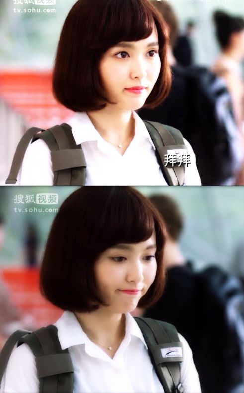 戚薇老态尽显,戚薇和关晓彤站在一起