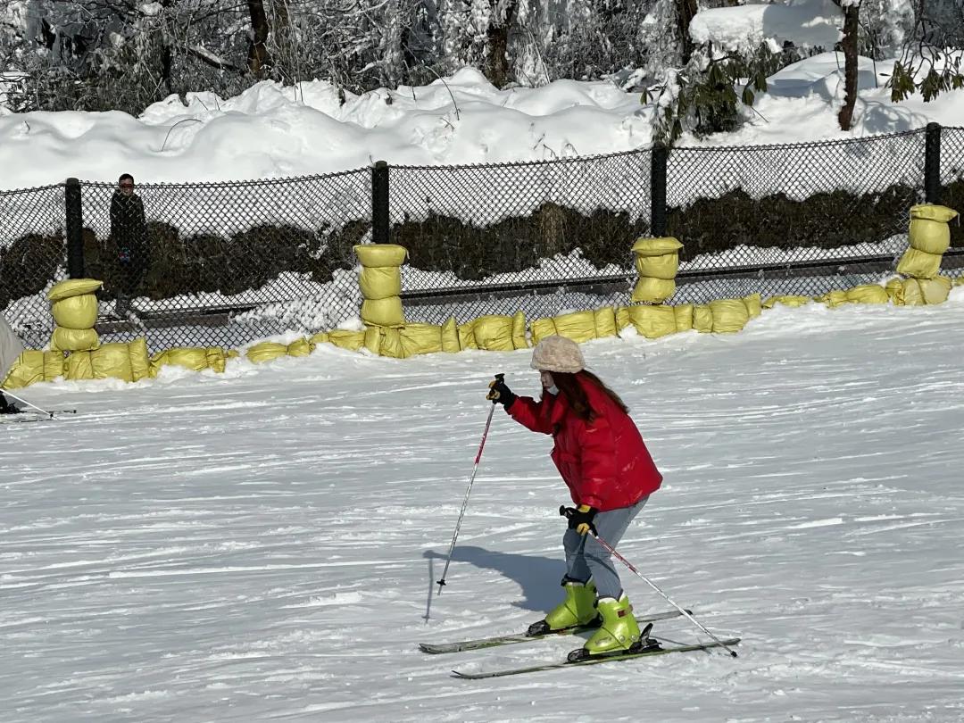 峨眉山滑雪游玩设施,峨眉山滑雪场攻略