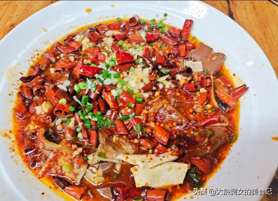 品尝成都美食必吃的十大名小吃,成都美食小吃视频