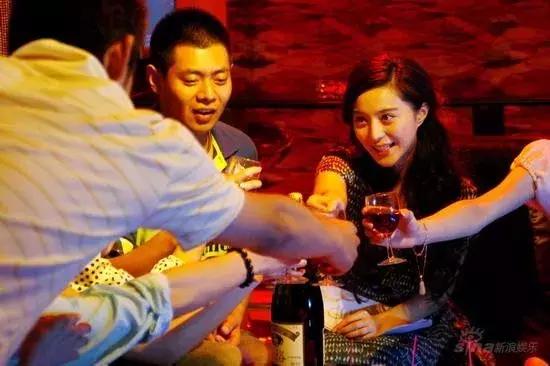 3个臭皮匠顶上一个诸葛亮的故事,文盲骗子上演的荒诞闹剧