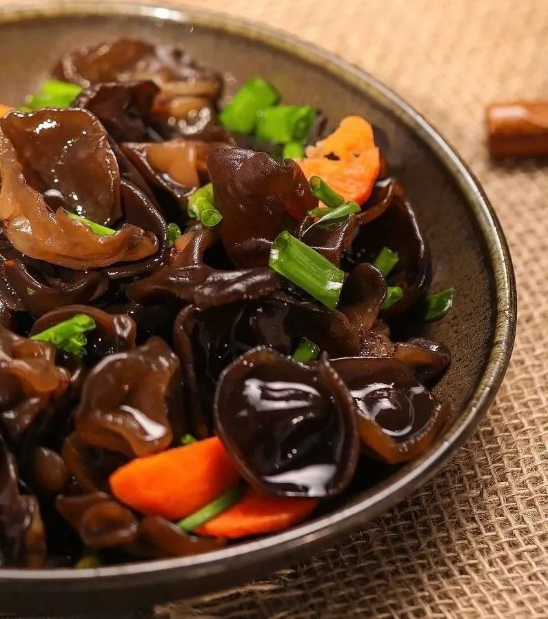 为什么市场上的木耳那么便宜,现在的木耳价格是什么样