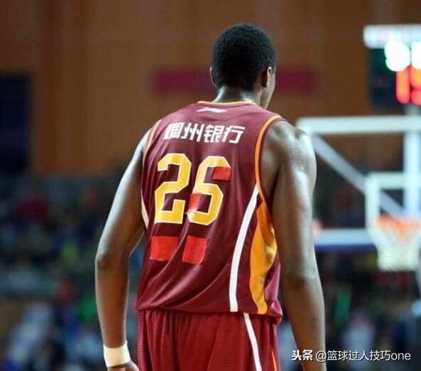 球衣都出过哪些问题？撕破、褪色、名字印错，CBA甚至还手写号码