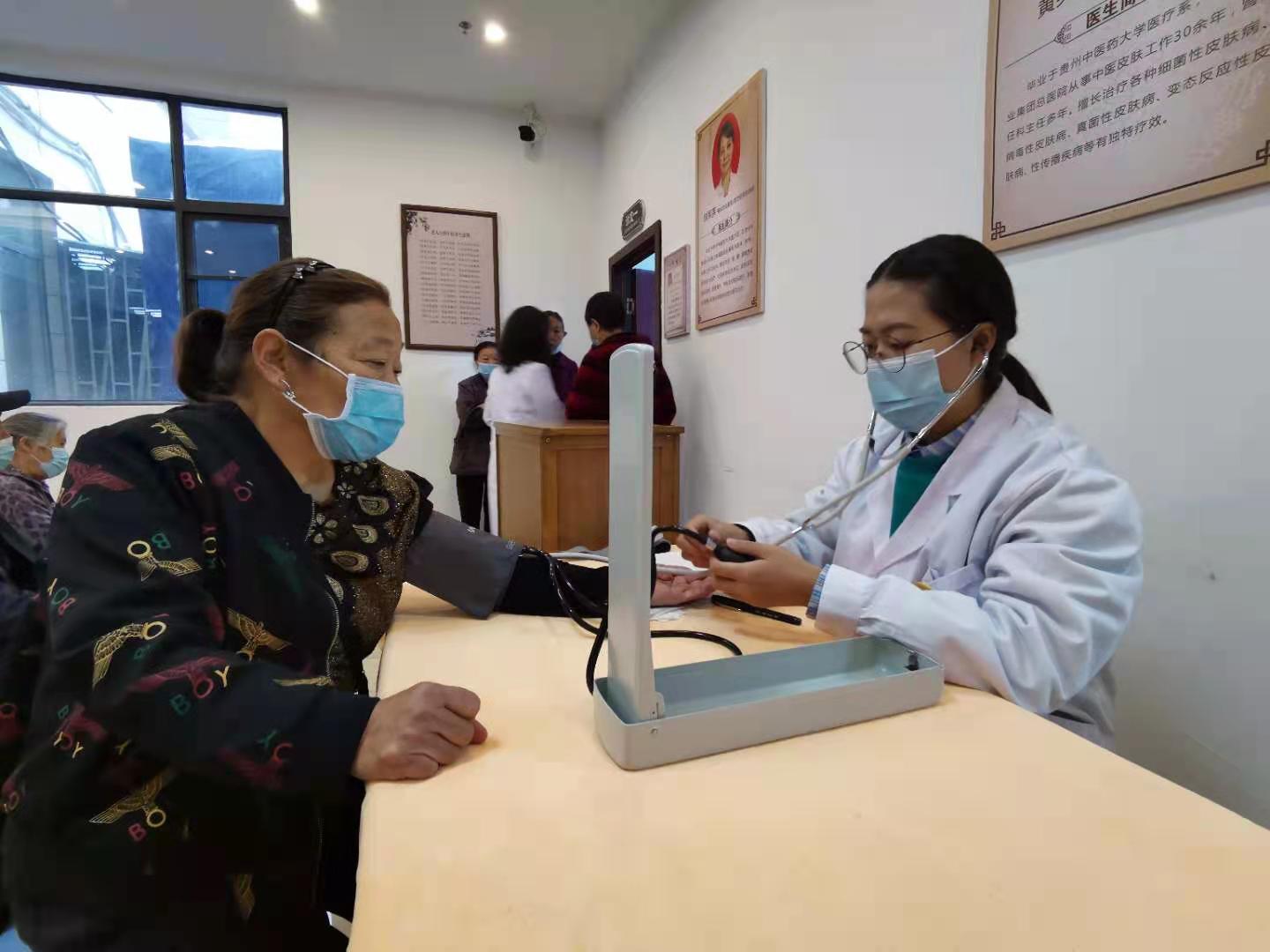 从馆升级到院六盘水又一中医院盛大开业