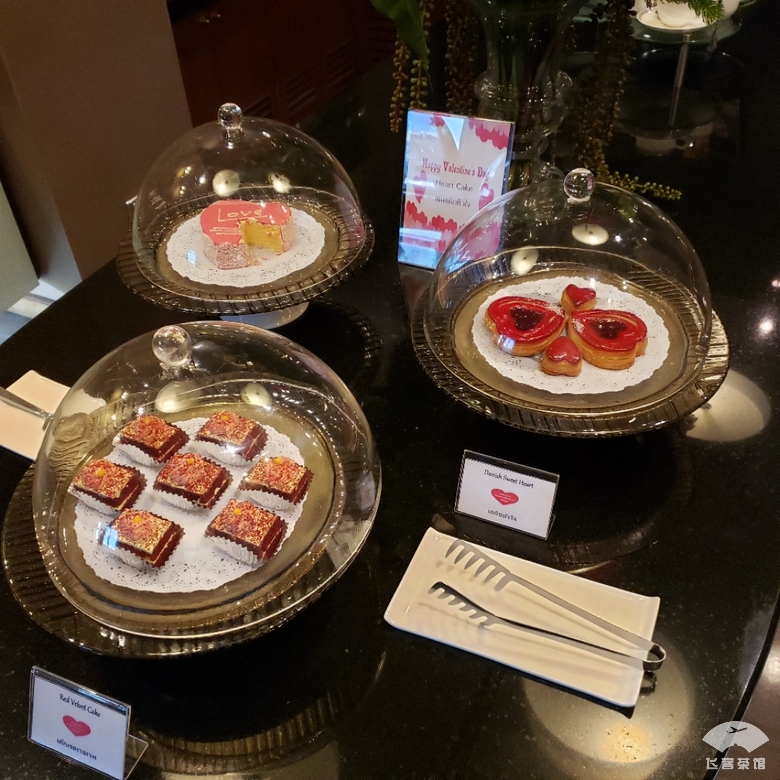 打卡泰航波音747头等舱，贴心空姐疯狂投喂，大龙虾鱼子酱吃到撑