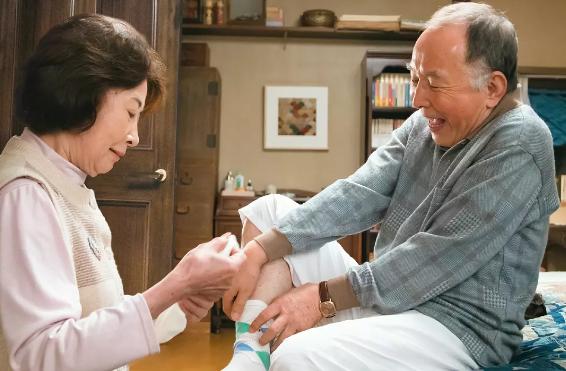 豆瓣8.1，很棒的家庭伦理剧，如何看待老夫妻相伴50年婚姻之痒？