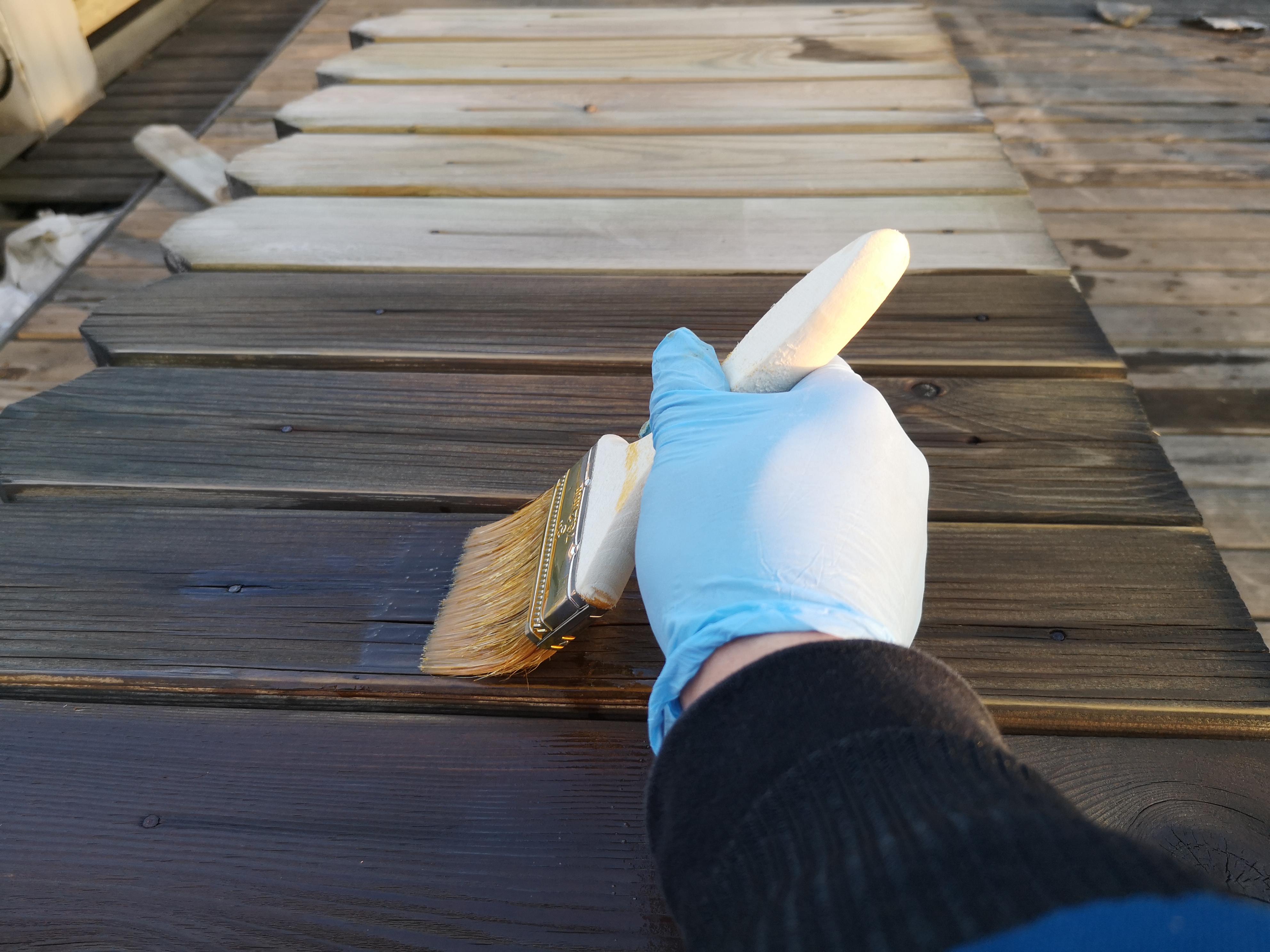 防腐木蜡油怎么刷漆,防腐木刷木油的正确施工流程