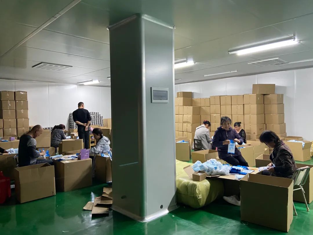 一个口罩卖300万,一个口罩卖一百多这钱好赚吗