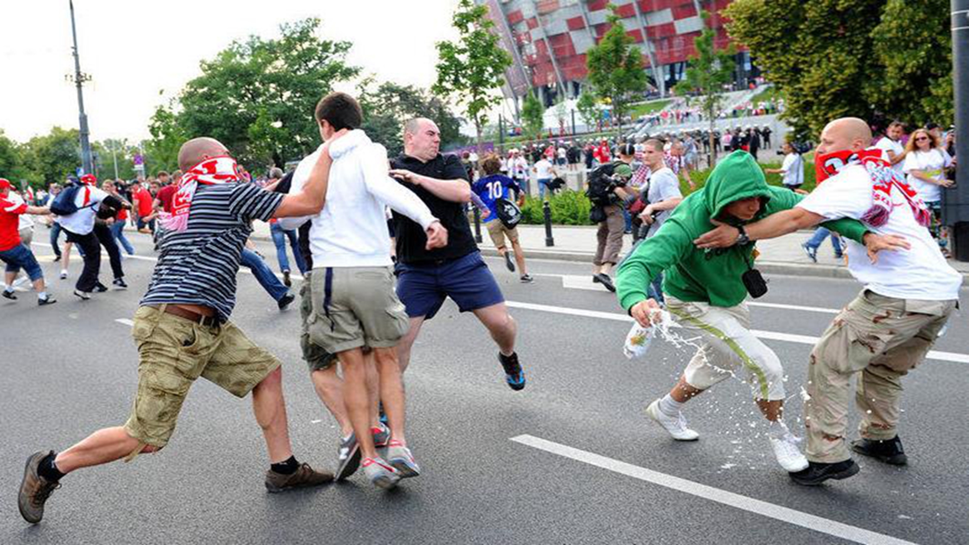 俄罗斯足球大战视频,俄罗斯足球打群架