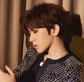 男人脸上有痣的各个部位详细图,脸上有很多痣的帅哥