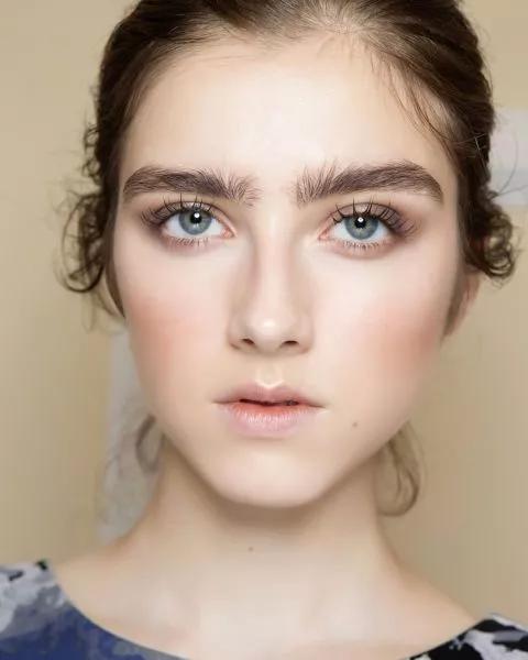 新手修眉最简单方法全部,最简单的修眉法一看就会