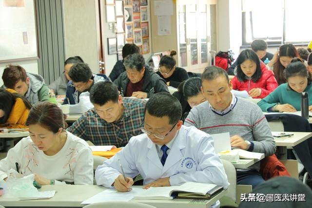 痛经敷肚脐的好处,什么滴在肚脐上可以缓解痛经