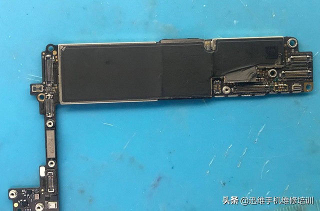 iphone8频繁重启解决办法,iphone8充电重复显示logo无法开机