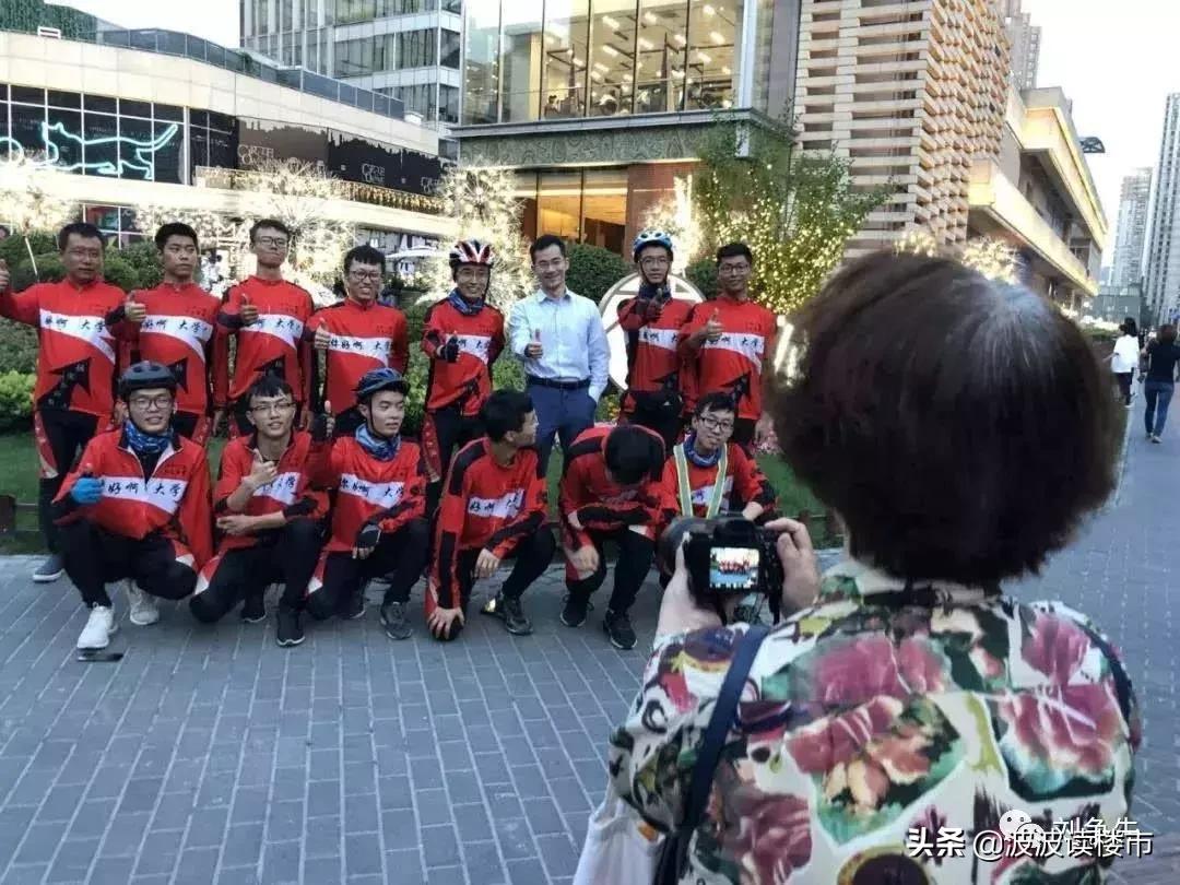 山西80后老师带11名毕业生骑行1800公里，这才是真正的老师