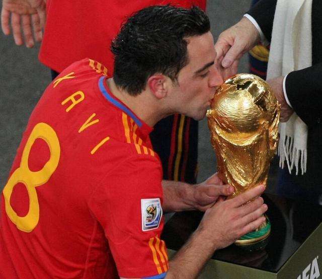 天下足球致敬巴萨大脑哈维,天下足球感动文案哈维