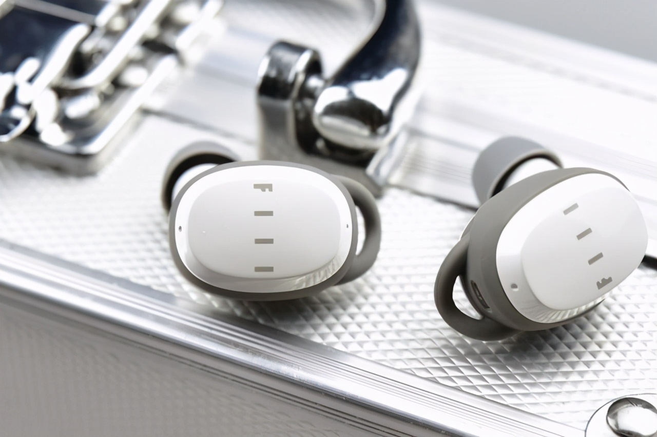 有哪些性价比超高的蓝牙耳机推荐,400元内最好的蓝牙耳机推荐