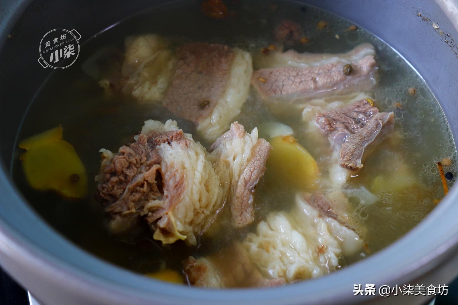 想吃牛肉面，教你自己在家做，面条筋道爽滑，这种做法实用靠谱