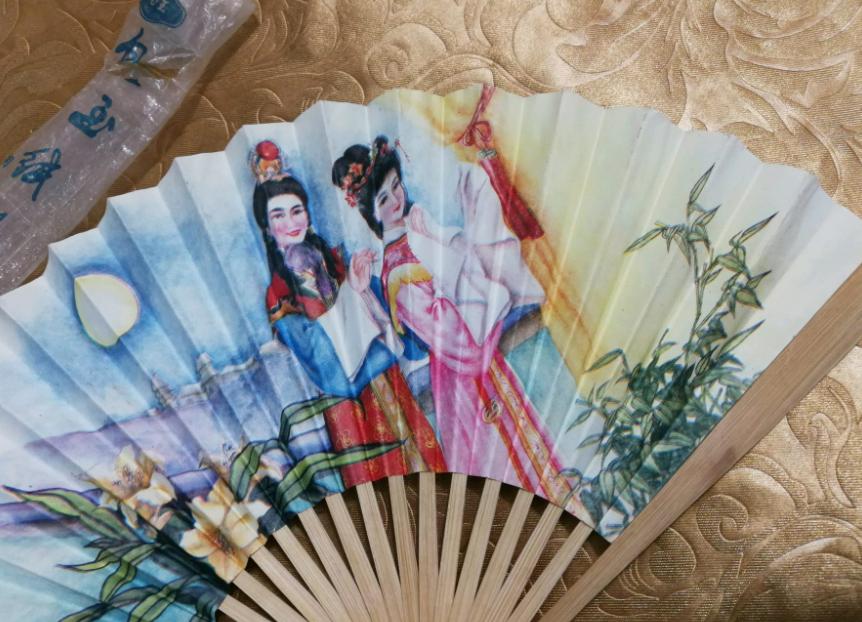 数聚清风一捻生秋意意思,关于折扇历史