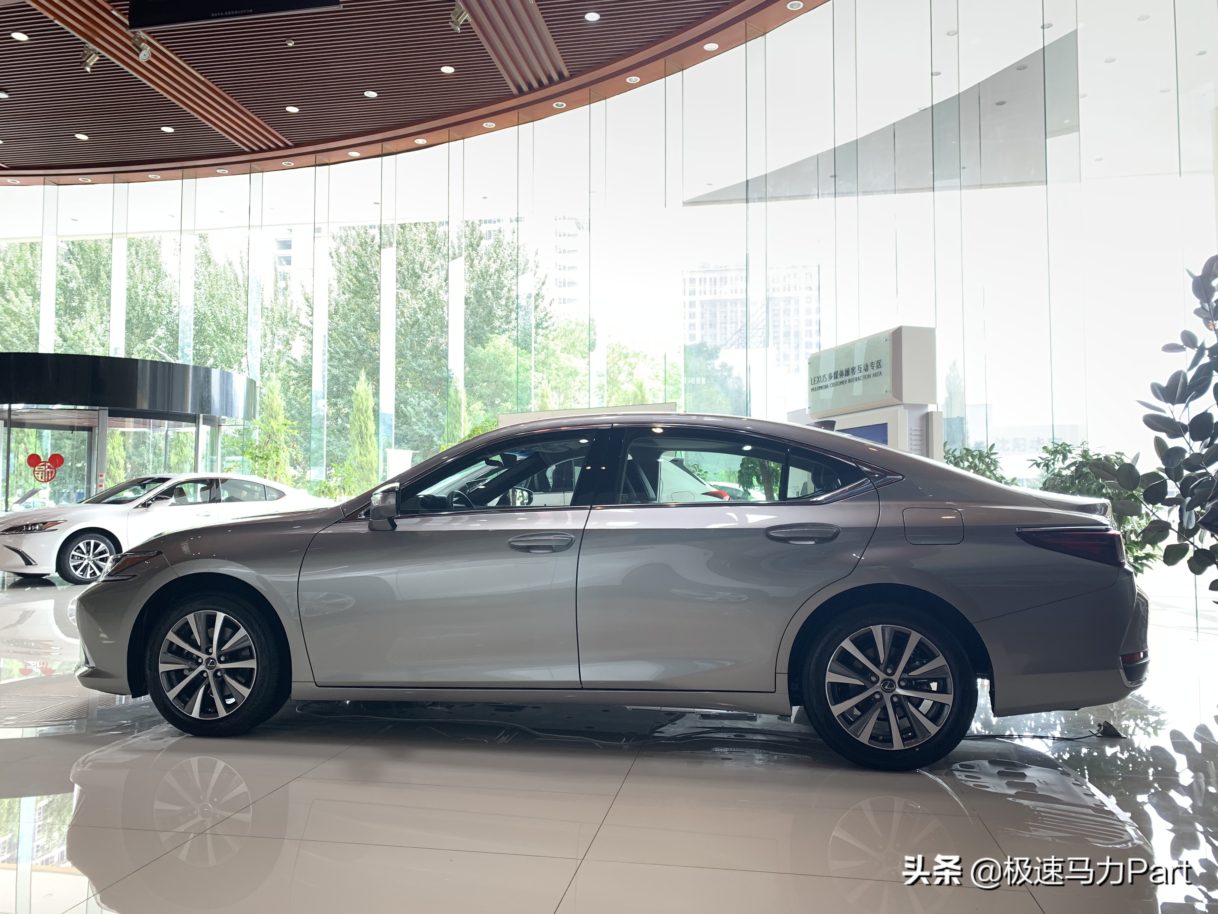 超越试驾,为什么说雷克萨斯es200是最好的