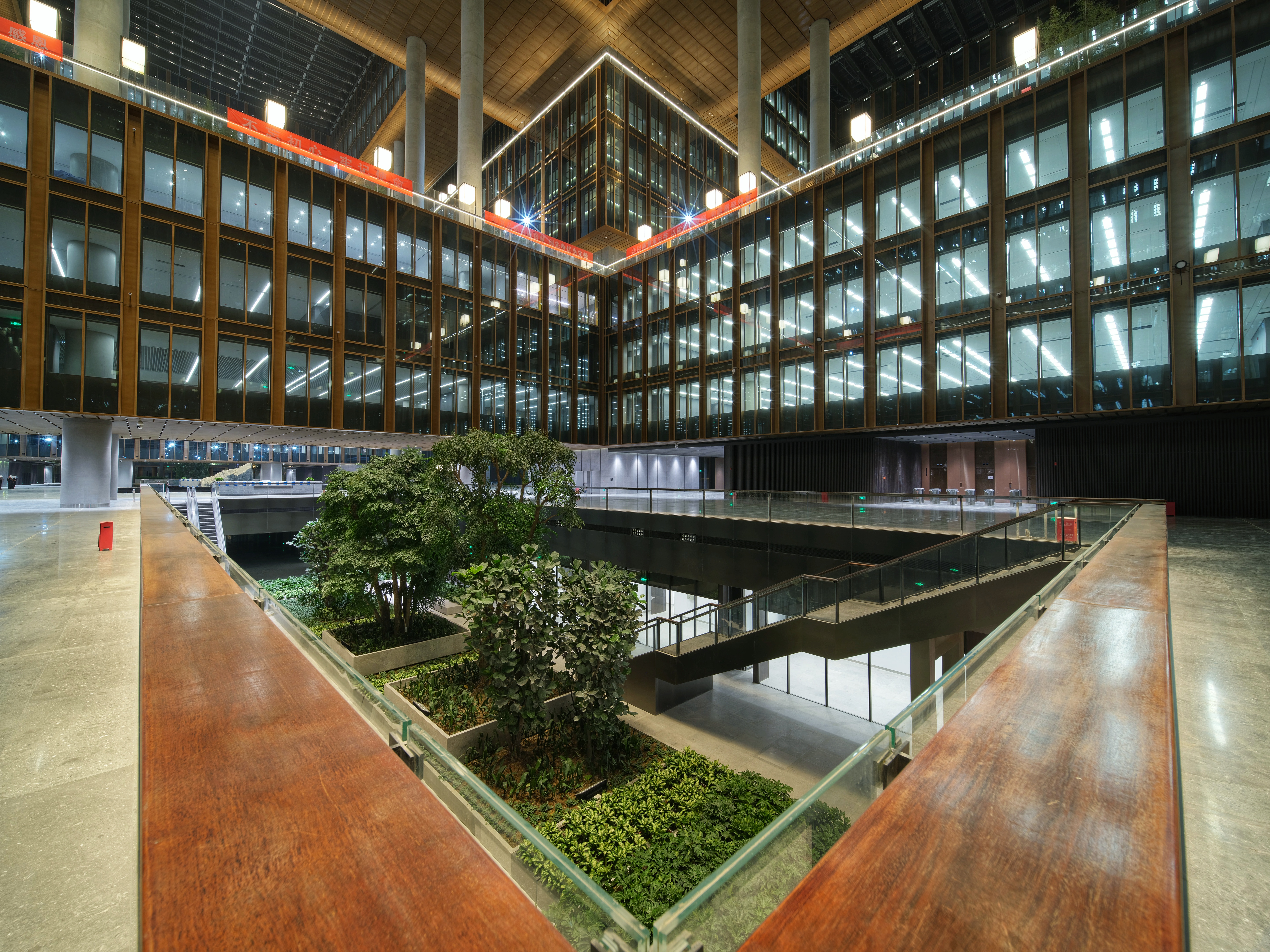 中国500强企业也没资格租？看完亚洲金融大厦某层招商条件，跪了